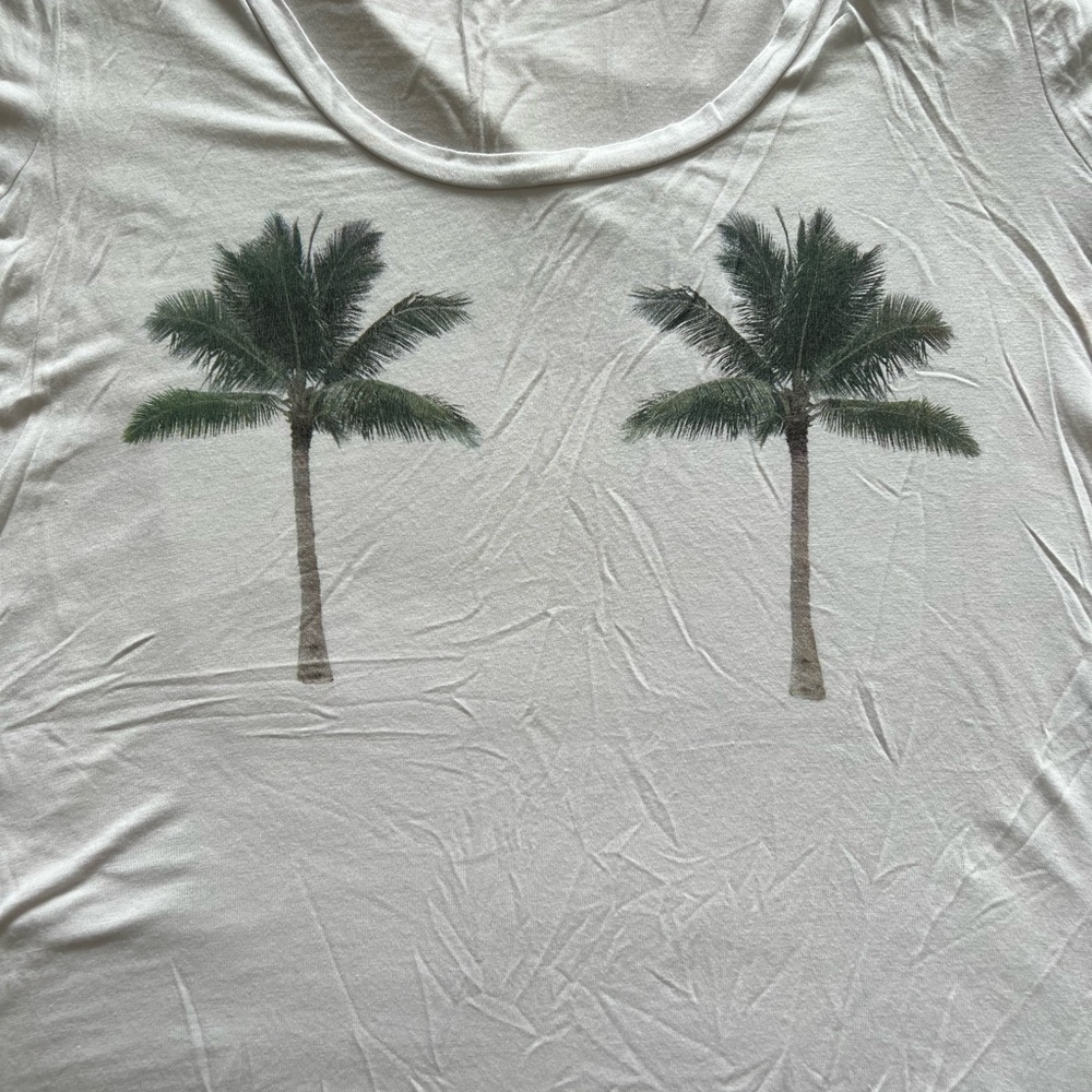 Victoria Secret super soft tee. - Picture 2 of 3